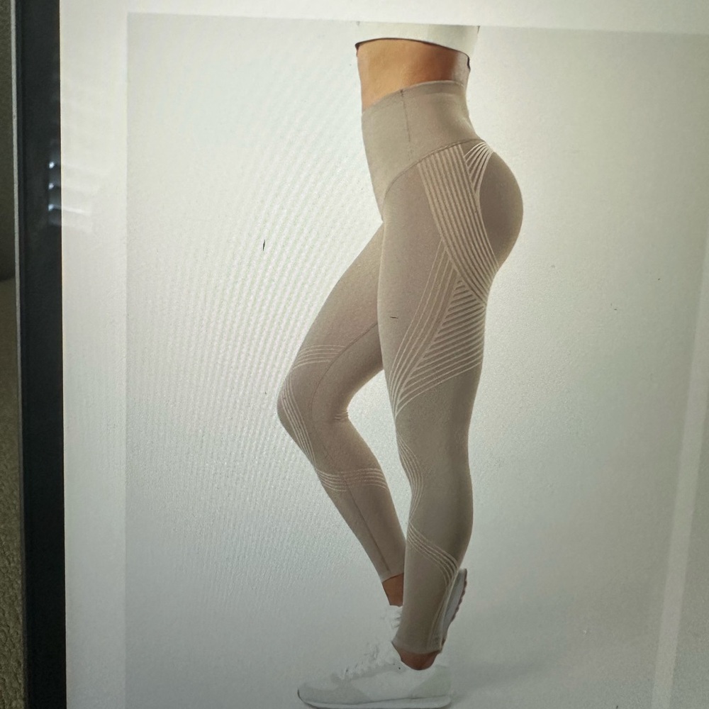 Fanka body sculpt leggings size small
